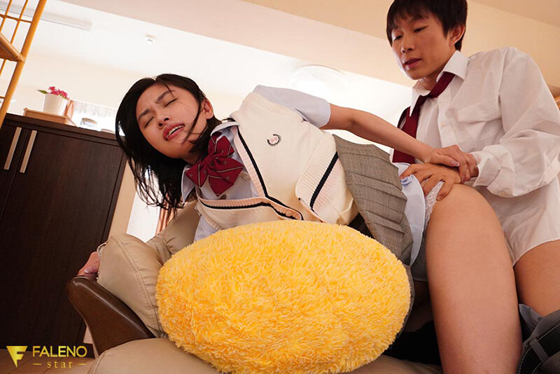 Viral Pacaran Jepang Ayang Masih Berseragam lengkap